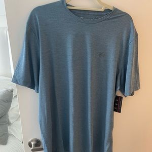 NWT Travis Mathew’s Scenic Vista Active Shirt